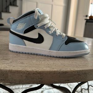 Nike jordan retro 1 high - excellent condition
